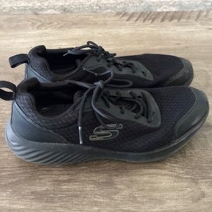 Skechers black athletic shoes size 8.5